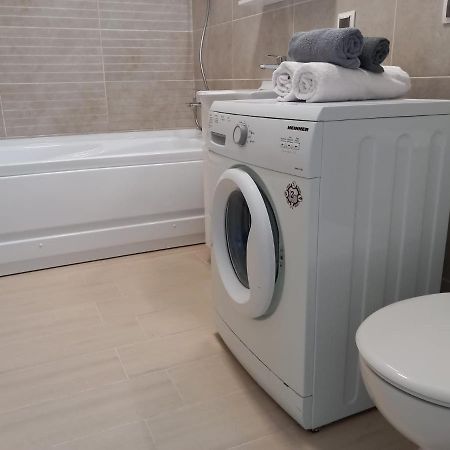 Preciziei 1Br Luxury Apartment With Fast Wifi, Self Check In And Parking Bucharest Exterior photo