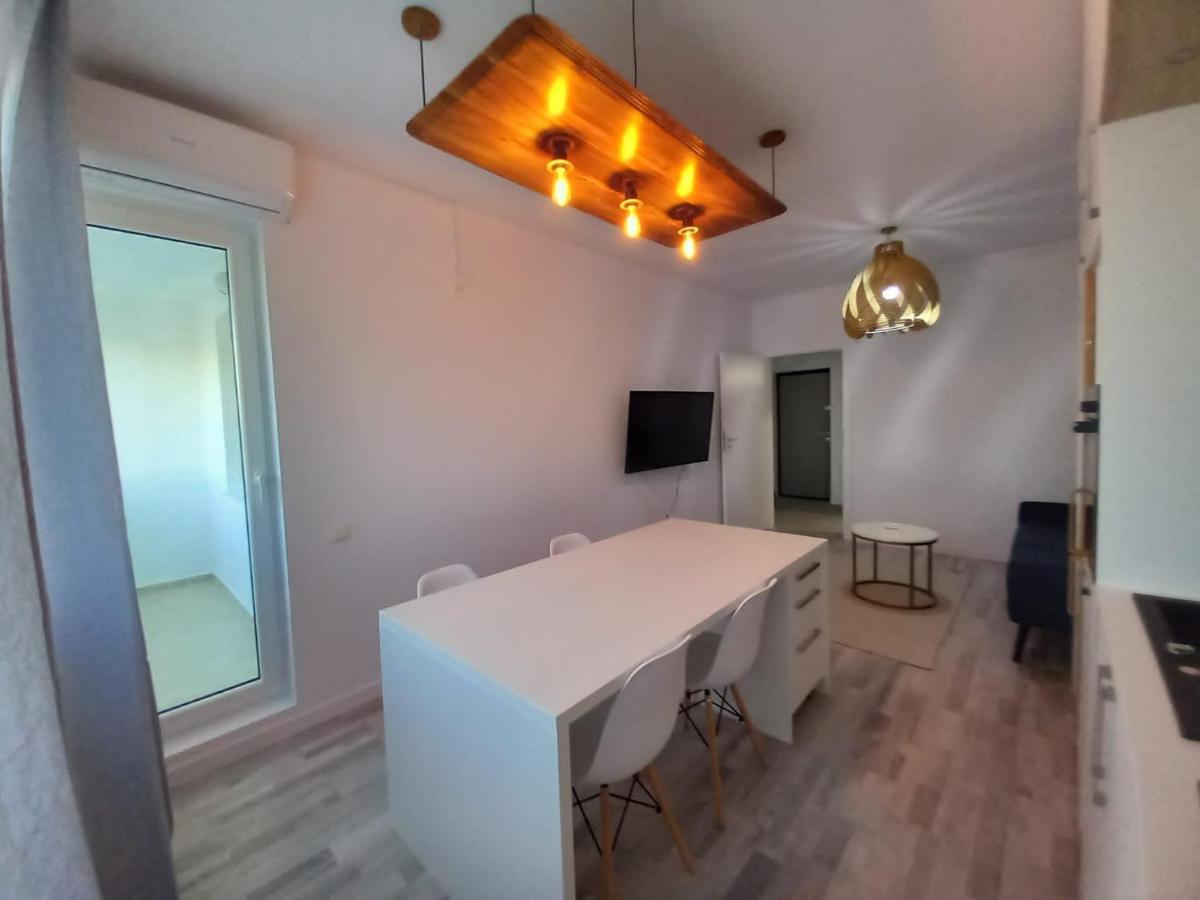 Preciziei 1Br Luxury Apartment With Fast Wifi, Self Check In And Parking Bucharest Exterior photo
