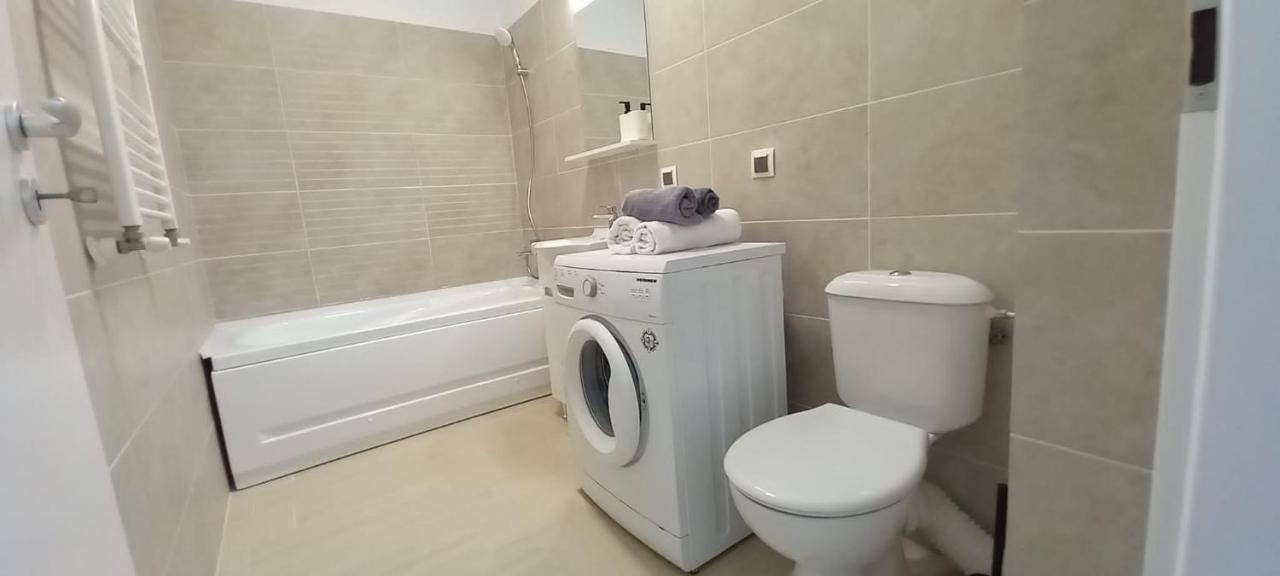 Preciziei 1Br Luxury Apartment With Fast Wifi, Self Check In And Parking Bucharest Exterior photo