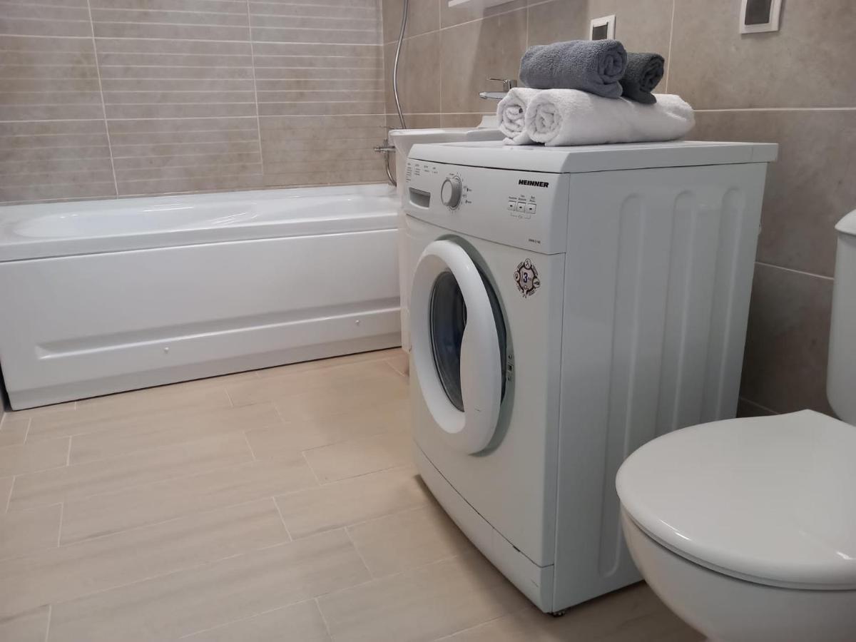 Preciziei 1Br Luxury Apartment With Fast Wifi, Self Check In And Parking Bucharest Exterior photo